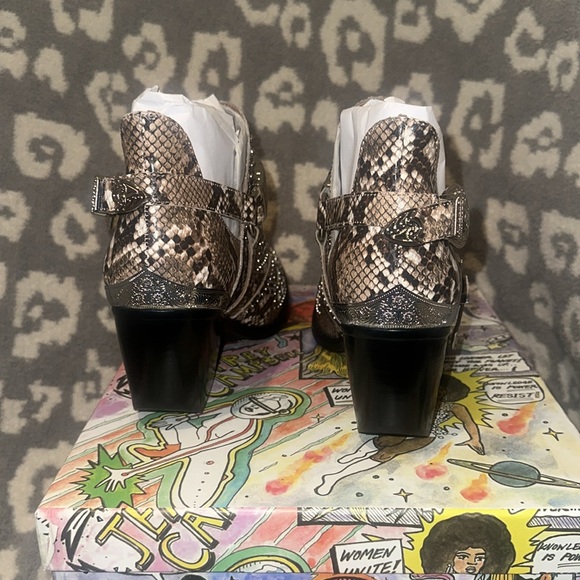 Jeffrey Campbell Calhoun Cutout Booties in Taupe Multi Snake New & Never Worn π - Picture 14 of 17